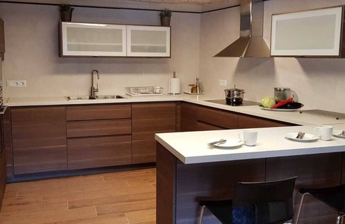 Cardona Casa | CAL MIRO, para 18 personas con piscina y barbacoa a 100 km de Barcelona