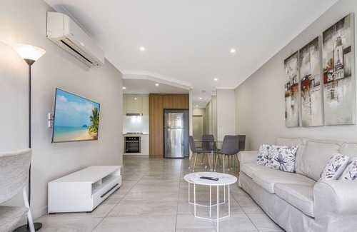 Mirrabooka Casa | Mirrabooka 3-Bed Close to Shopping Centre