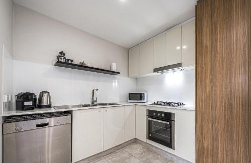 Mirrabooka Casa | Mirrabooka 3-Bed Close to Shopping Centre
