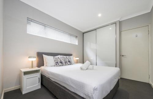 Mirrabooka Casa | Mirrabooka 3-Bed Close to Shopping Centre
