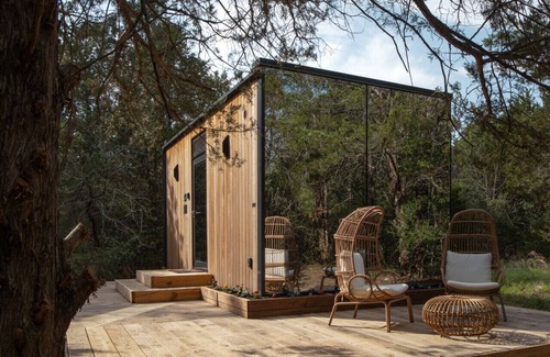 Myra Casa | Mirror House in the North Texas Hill Country