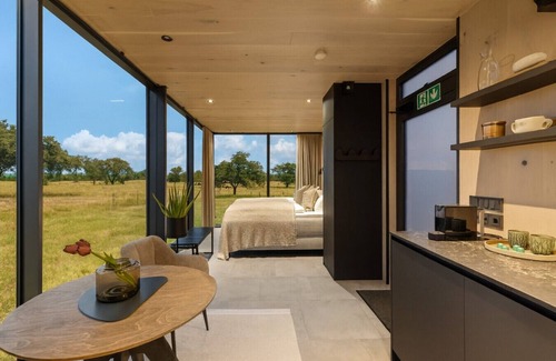 Myra Cabina | Mirror House in the North Texas Hill Country