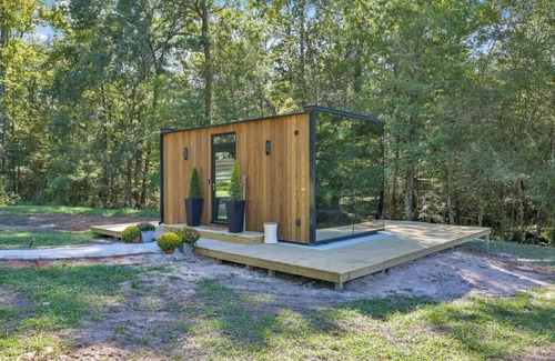 Myra Cabina | Mirror House in the North Texas Hill Country