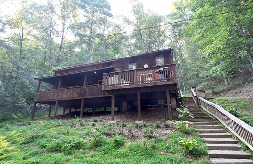 Berkeley Springs Cabina | Mishka at Sleepy Creek