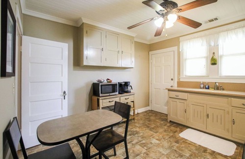 Richmond Hill Casa | Miss Audrey’s House is a charming cottage in the heart of historic Richmond Hill