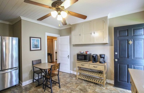 Richmond Hill Casa | Miss Audrey’s House is a charming cottage in the heart of historic Richmond Hill