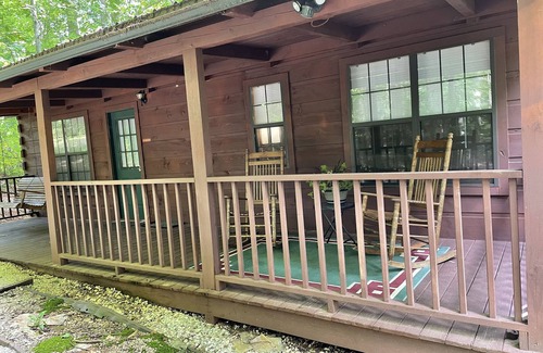 Saluda Cabina | Remota cabaña con jacuzzi al aire libre de la señorita Jo ...