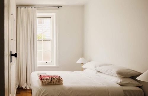 New Farm Apartamento | Miss Midgley's - Locker Room