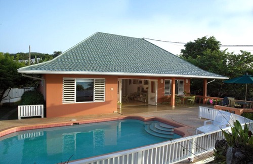 Silver Sands Villa | Miss P's Place Hermosa villa con vista al mar, paseo a la playa, WiFi, personal