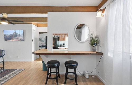 Mission Beach Apartamento | Mission Bay Condo - Steps to Sand, Dining, AC, Parking, Location & Shops!