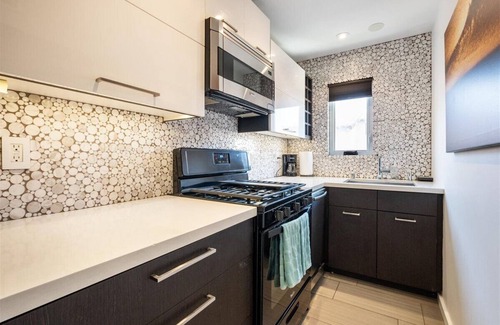 Central Mission Beach Casa | Mission Beach 7 Bedroom Castle w/ Rooftop Deck & Hot Tub