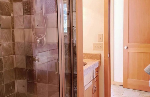 Livingston Cabina | Mission Meadows · Private Mountain Retreat, Wildlife, Serenity