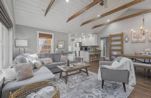 Mission Casa | Mission Outlook - Gorgeous Home + Pet Friendly