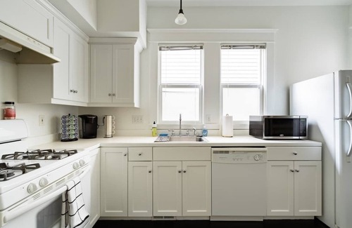 Mississippi District Casa | Mississippi Ave Compound | 7BR Sleeps 14