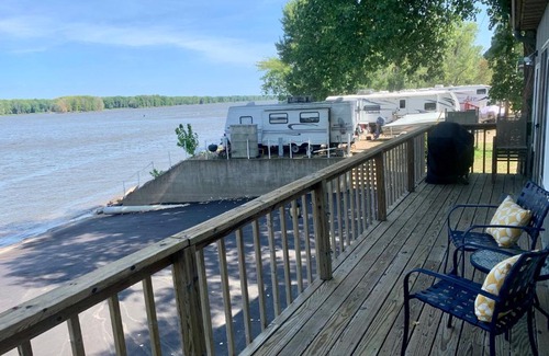 Bellevue Casa | Mississippi River Cabin