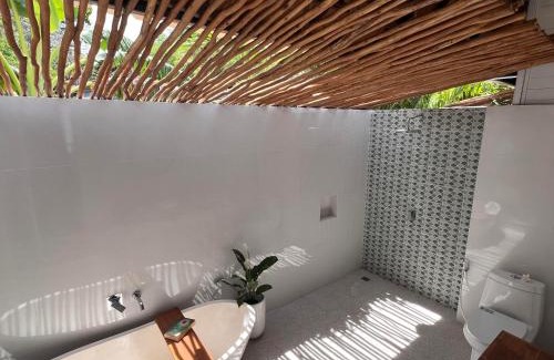 Ceningan Island Complejo | Mista Ceningan's Beach Bungalows previously The KUBU 221