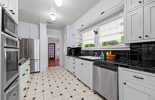 Fort Worth Casa | Mistletoe Heights- Classic 5-Bed Retreat