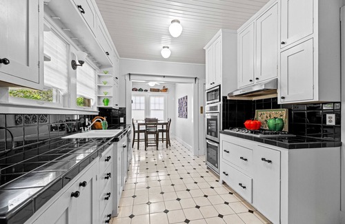Fort Worth Casa | Mistletoe Heights- Classic 5-Bed Retreat