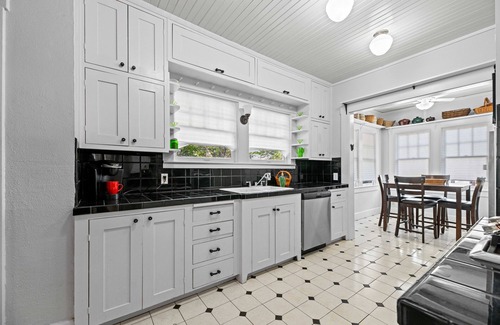 Fort Worth Casa | Mistletoe Heights- Classic 5-Bed Retreat