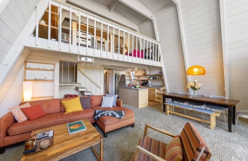Truckee Casa | Misty Cabin by Tahoe Getaways-2 BR at Tahoe Donner - Ski Lease, Hot Tub