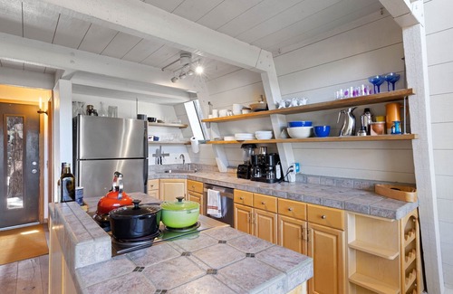 Truckee Casa | Misty Cabin by Tahoe Getaways-2 BR at Tahoe Donner - Ski Lease, Hot Tub