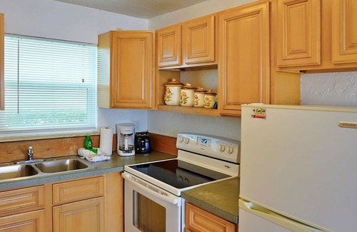 Redington Beach Apartamento | Misty Isles Vacation Rentals by TechTravel