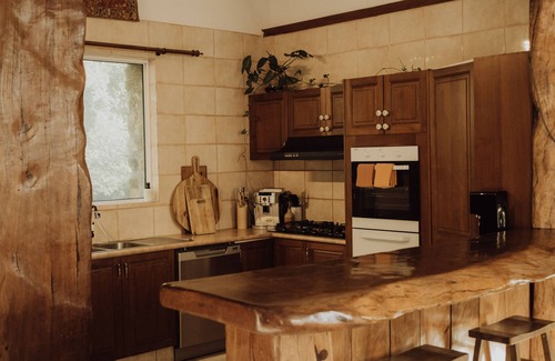 Uki Otro | Misty Mountain Manor