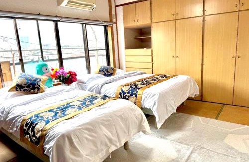 Higashi-osaka Cama Y Desayuno | Mito Houses 15 or 20 Pax - Bus & Breakfast Options