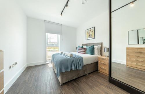 College Park and Old Oak Apartamento | Mitre Klimt by Artsy
