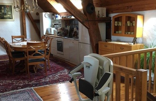 Zeltingen-Rachtig Casa | Mittelmosel: antigua casa de viticultores en una tranquila calle lateral con un elevador de escaleras