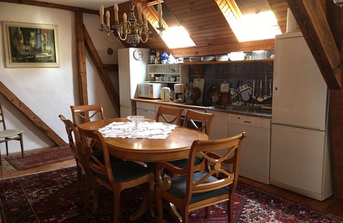 Zeltingen-Rachtig Casa | Mittelmosel: antigua casa de viticultores en una tranquila calle lateral con un elevador de escaleras