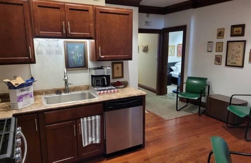Michigan City Apartamento | Mj's Place. 2-bedroom apartment just 3 minutes to Indiana Dunes National Park