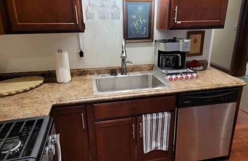 Michigan City Apartamento | Mj's Place. 2-bedroom apartment just 3 minutes to Indiana Dunes National Park