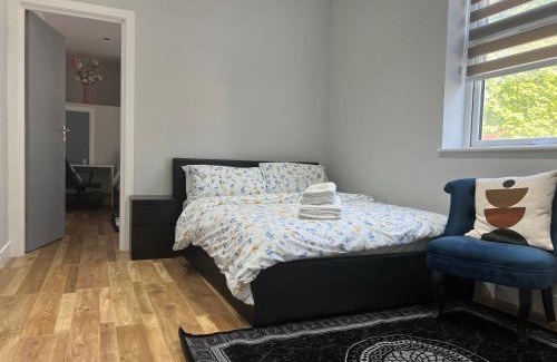 Walpole Apartamento | MJ Serviced Apartment up to 6 Guest - Luxurious living in West London next to Tube station & Central London