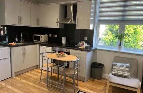 Walpole Apartamento | MJ Serviced Apartment up to 6 Guest - Luxurious living in West London next to Tube station & Central London