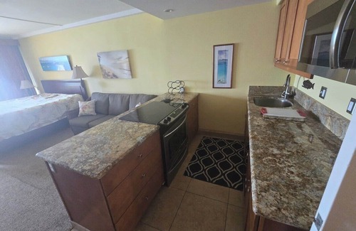 Honokowai Condominio | MK 106 Oceanfront Maui Studio w King Bed & Kitchen