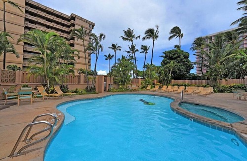 Honokowai Condominio | MK 106 Oceanfront Maui Studio w King Bed & Kitchen