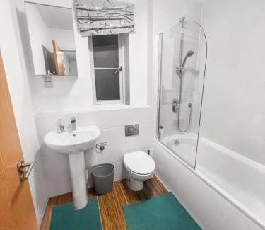Milton Keynes Apartamento | Mk Comfy Cosy Corner 6 Bedrooms