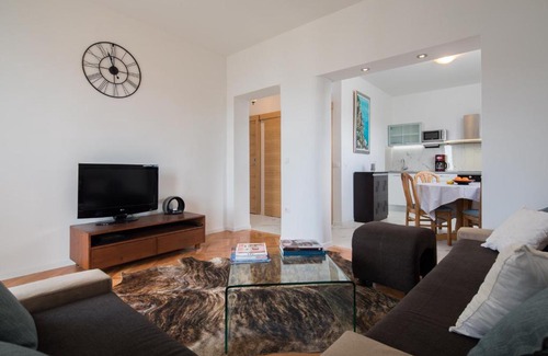 Seget Vranjica Apartamento | MK-elegant apartment with a sea view balcony