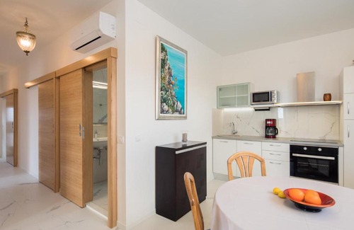 Seget Vranjica Apartamento | MK-elegant apartment with a sea view balcony