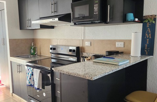 Coatepeque Casa | Modern, cozy 3 bedroom house in a 24/7 gated secured community.