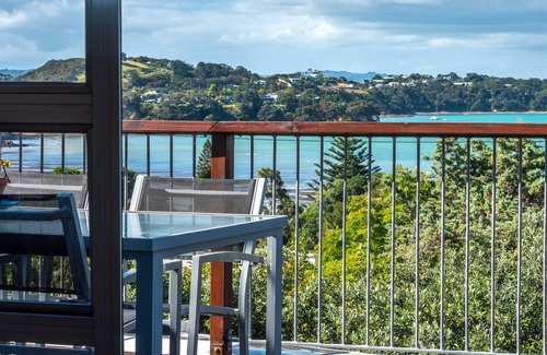 Surfdale Cabaña | Moana Cottage