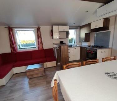 Les Mathes Casa | Mobil home camping les Charmettes 4 étoiles les MATHES en Charente Maritime prés du ZOO de la Palmyre 8 personnes tout confort 3 chambres 2salles de bains 2 WC Lave linge lave vaisselle Climatisation bien situé