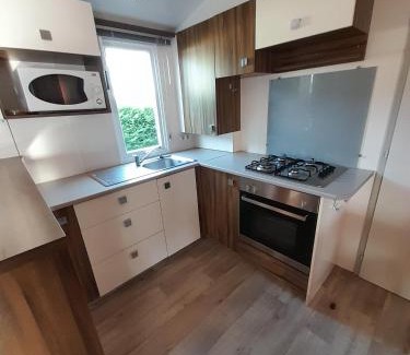 Les Mathes Casa | Mobil home camping les Charmettes 4 étoiles les MATHES en Charente Maritime prés du ZOO de la Palmyre 8 personnes tout confort 3 chambres 2salles de bains 2 WC Lave linge lave vaisselle Climatisation bien situé