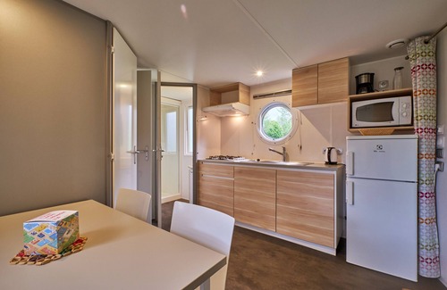 Mens Alquiler De RV | Casa móvil "3 Personnes 204'' con piscina y terraza compartidas
