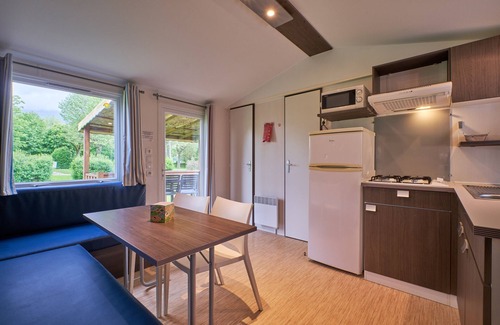 Mens Alquiler De RV | Mobil Home "4 Personnes 201" con piscina compartida y terraza privada