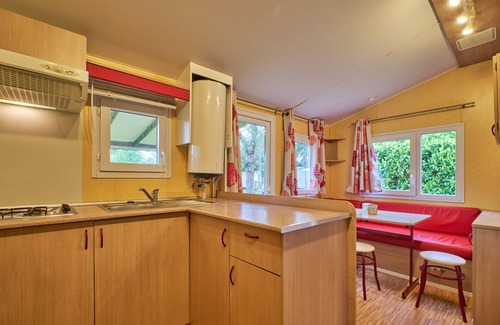 Mens Alquiler De RV | Mobil Home "5 Personnes 209" con piscina compartida y terraza privada