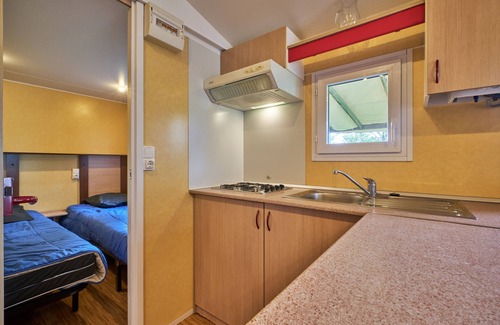 Mens Alquiler De RV | Mobil Home "5 Personnes 210" con piscina compartida y terraza privada