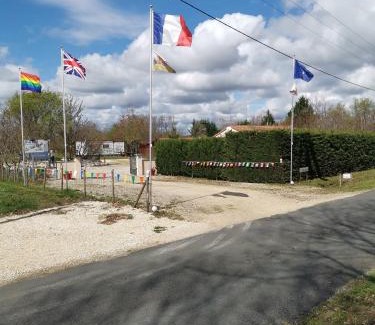 Saint-Jory-de-Chalais Otro | Mobile Home at La Petite Lande