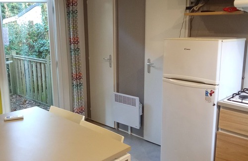 Les Mathes Alquiler De RV | Mobil Home 'Au Bon Repos' con terraza privada, Wi-Fi y aire acondicionado